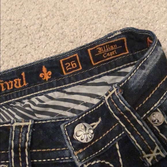 Jillian Rock Revival Capris - Picture 5 of 5